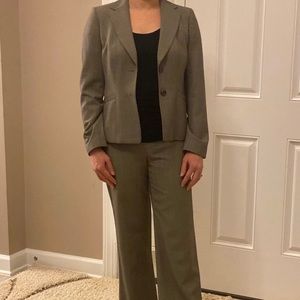 Ann Taylor subtle patterned pants suit. 100% wool. Lined.